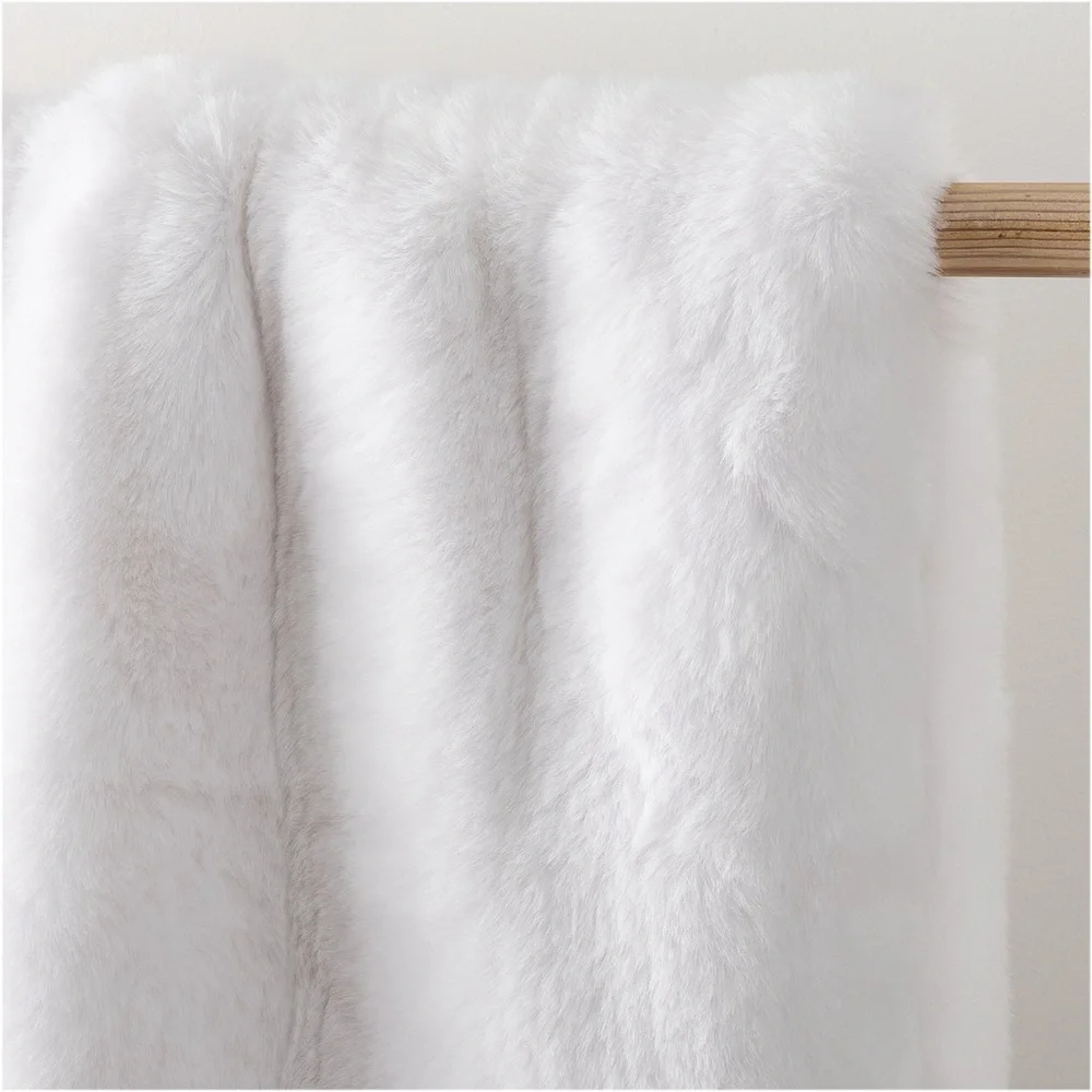 West Elm Chinchilla Fur Throw 🐇🐑🦙🐇🐏🤍🐻‍❄️🐩🦢🕊️